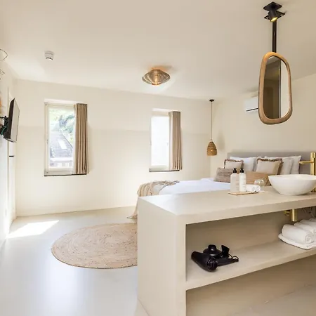 Boutique Omnia - Digital Reception & Keyless Hotel 4*